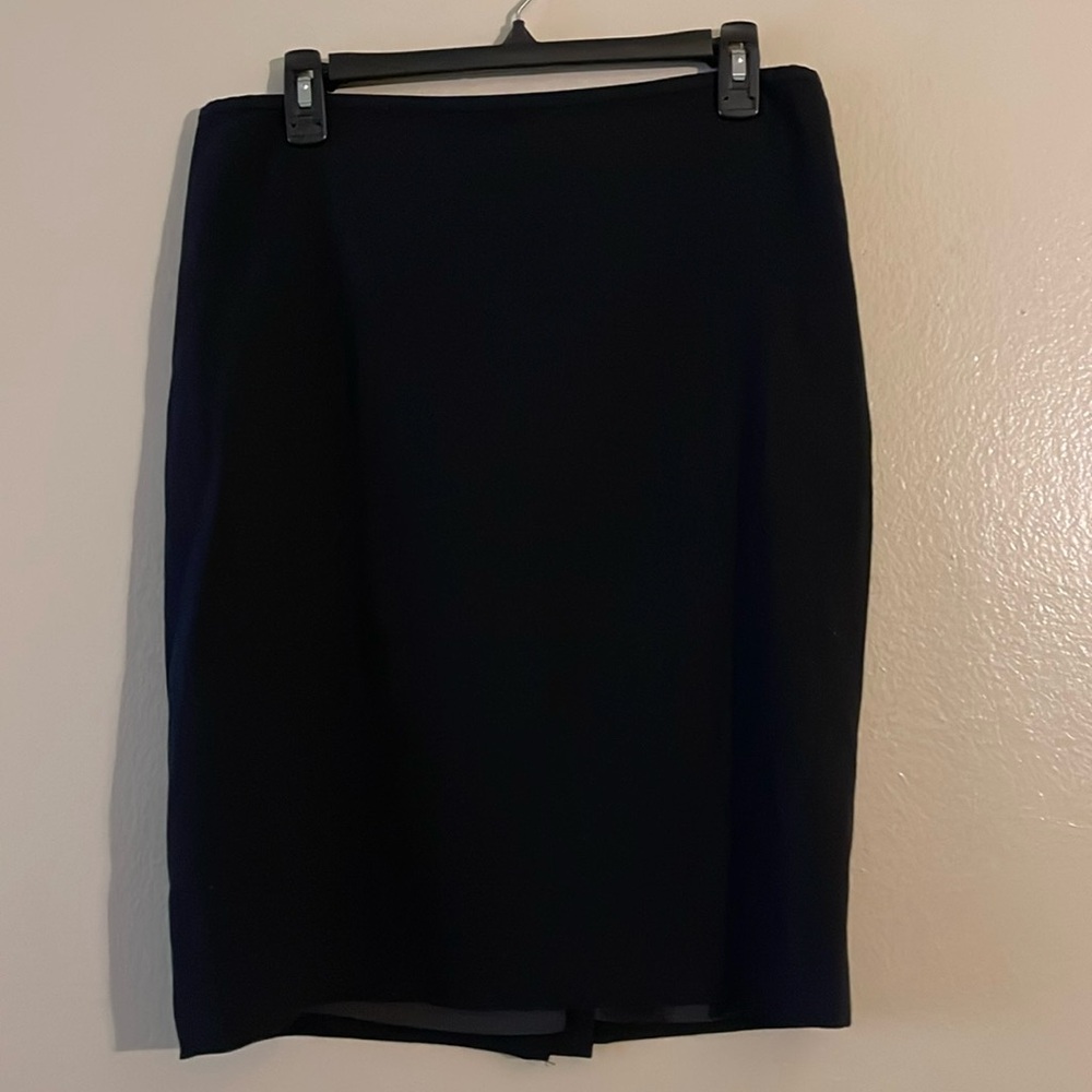 Skirt size 12, color black, excellent condition.